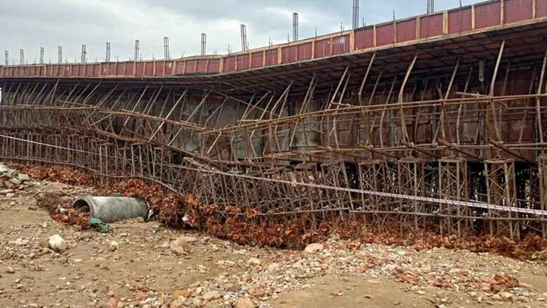 बाढीले उदयपुरमा निर्माणाधिन पक्की पुल भत्कायो