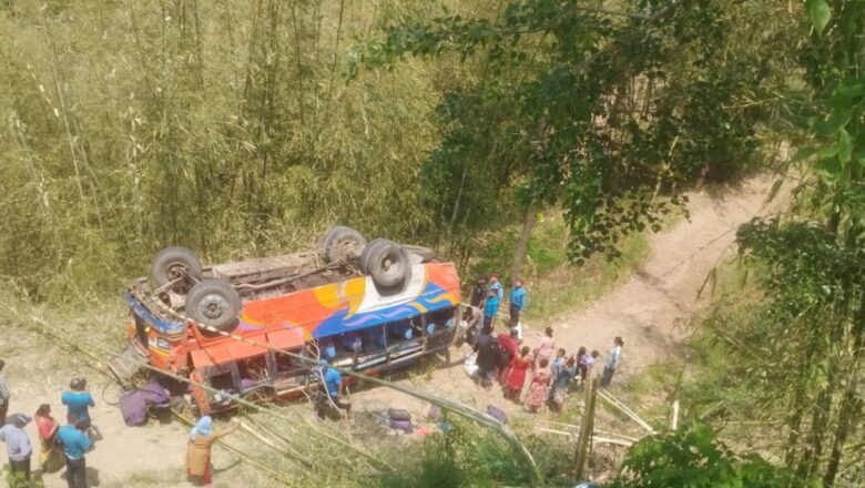 धनकुटाको गोठगाउँमा दुर्घटना, १ जनाको मृत्यु, १३ जना घाइते