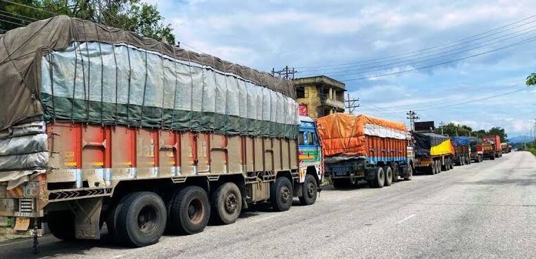 ओभरलोड बोक्ने ट्रकमाथि निगरानी र जरिवाना