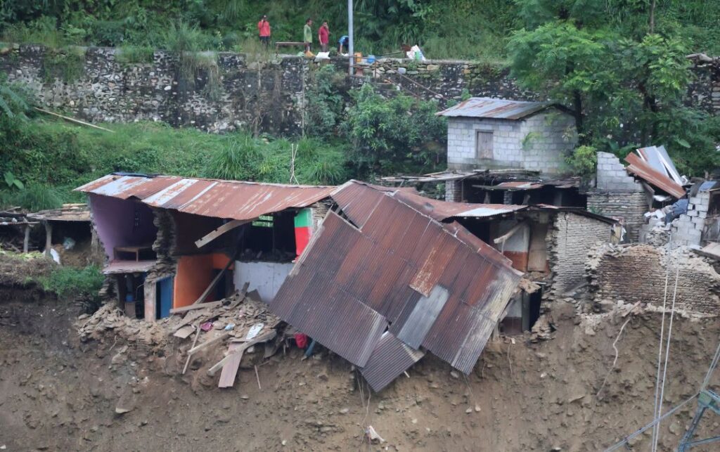बागलुङमा बाढीपहिरोमा परी मृत्यु हुनेको संख्या १२ पुग्यो