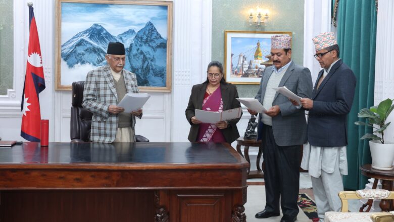 प्रधानमन्त्रीद्वारा तीन उपकुलपतिलाई सपथ